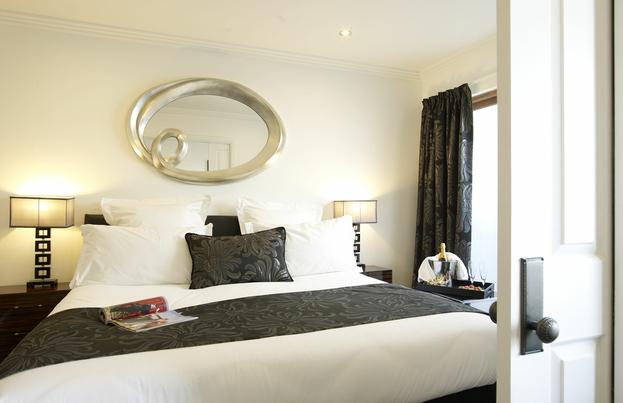 Strozzi Palace Suites By Mansley Cheltenham Exterior foto